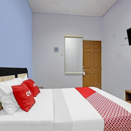 Oyo 90553 Arteri Guest House Semarang Exterior photo