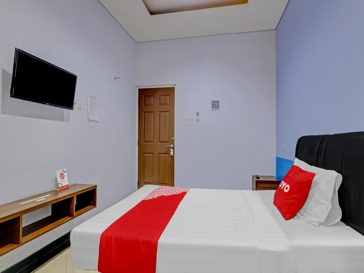 Oyo 90553 Arteri Guest House Semarang Exterior photo