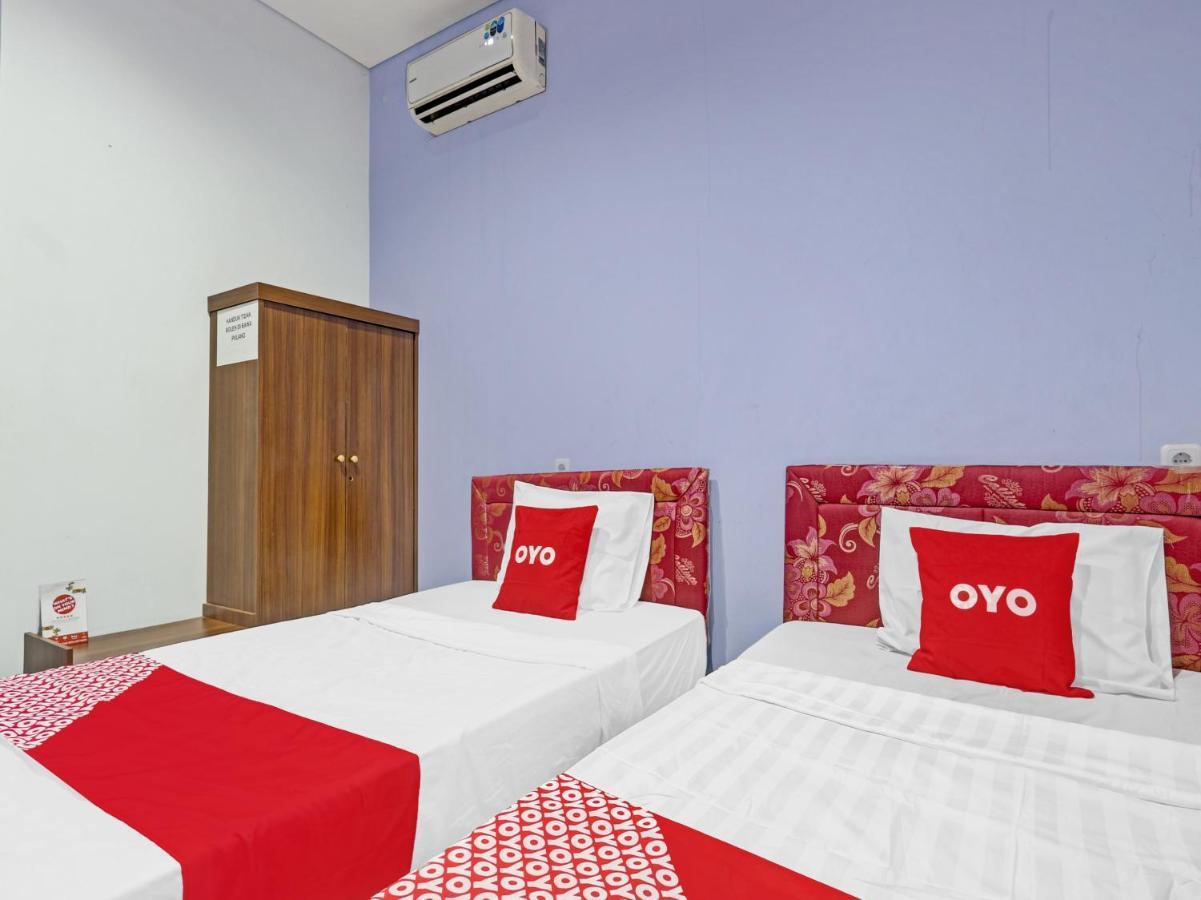 Oyo 90553 Arteri Guest House Semarang Exterior photo