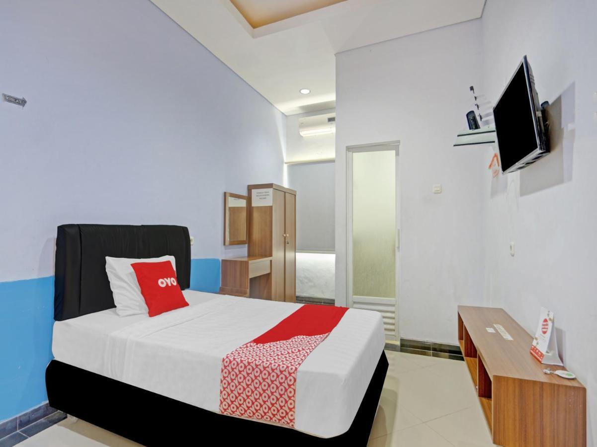 Oyo 90553 Arteri Guest House Semarang Exterior photo