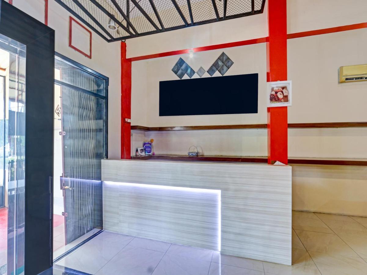 Oyo 90553 Arteri Guest House Semarang Exterior photo