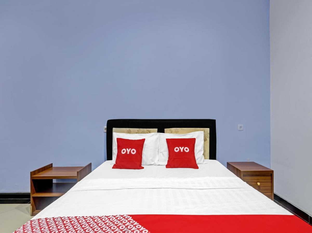 Oyo 90553 Arteri Guest House Semarang Exterior photo