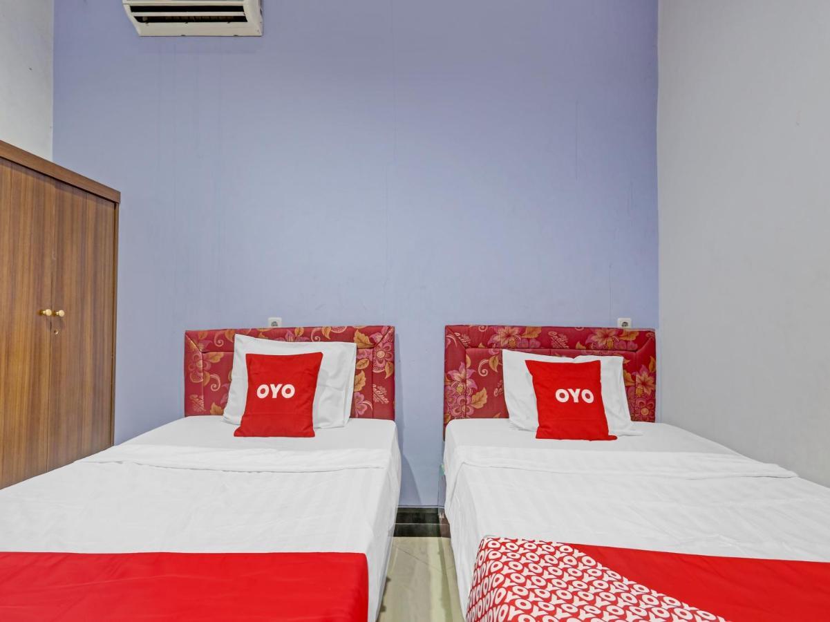 Oyo 90553 Arteri Guest House Semarang Exterior photo
