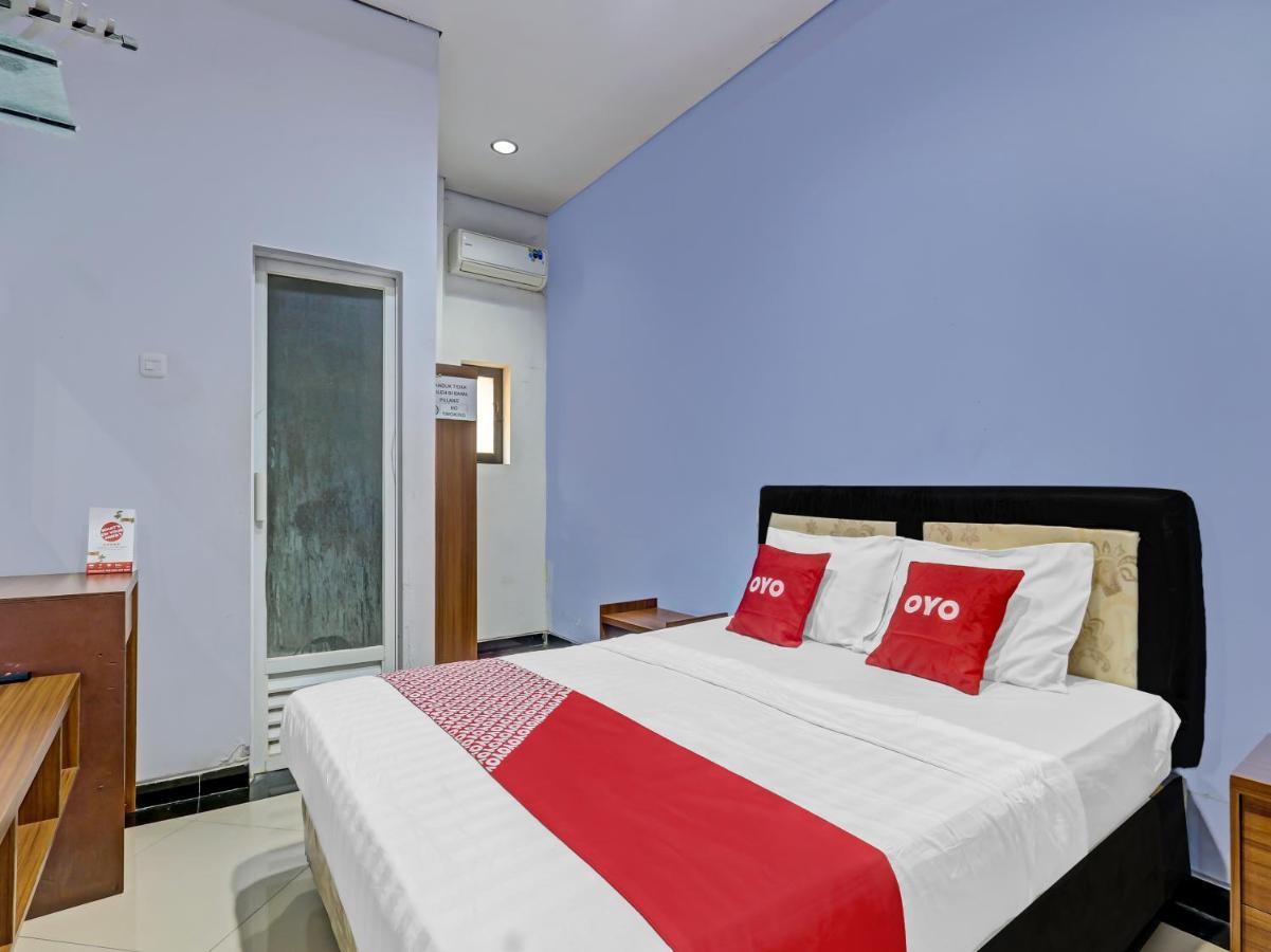 Oyo 90553 Arteri Guest House Semarang Exterior photo