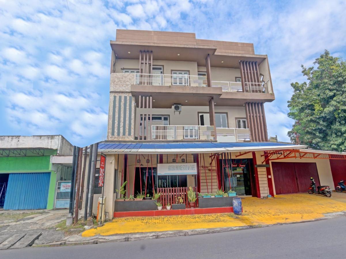 Oyo 90553 Arteri Guest House Semarang Exterior photo
